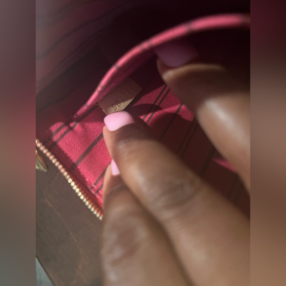 ⭐️ Authentic Louis Vuitton Neverfull MM Pouch ⭐️ - Picture 7 of 7